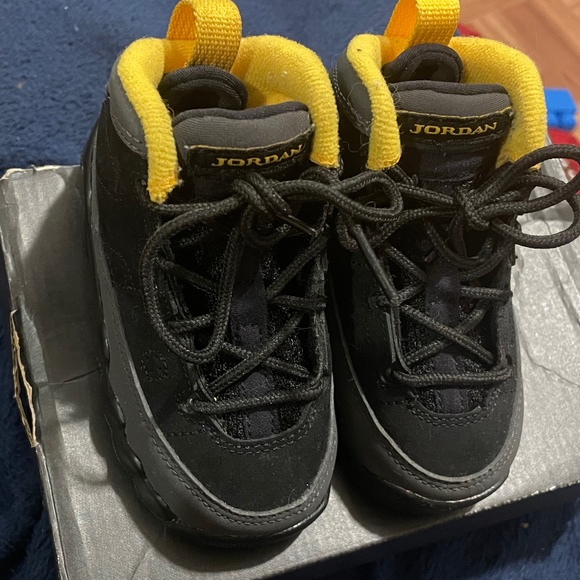 AIR JORDAN 9 RETRO GS "University Gold" - Picture 1 of 2